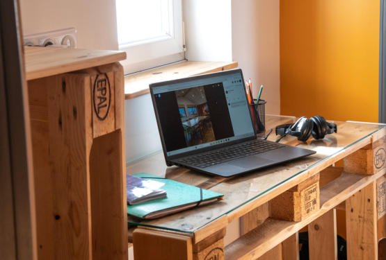 bureau-télétravail-internet haut débit